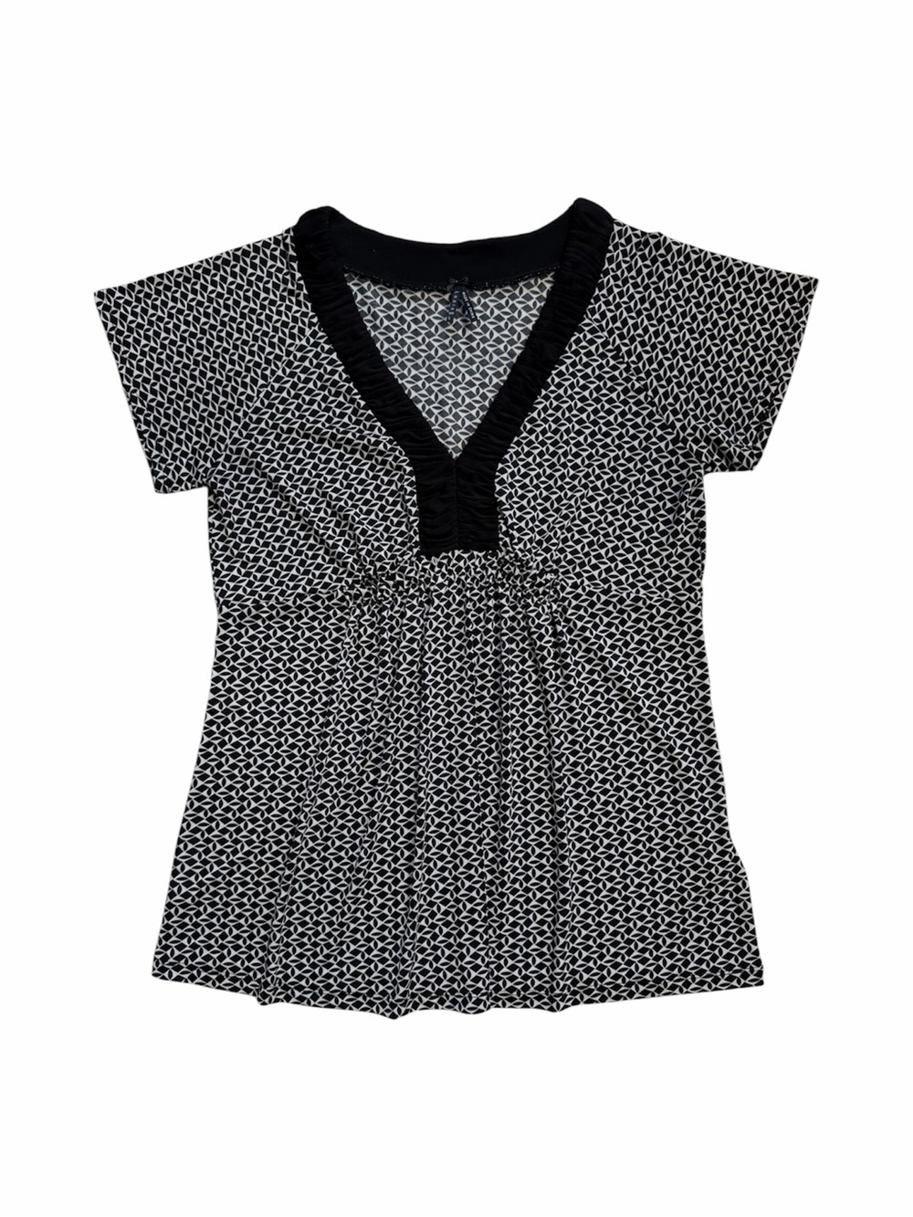 Lapis Black and White Babydoll V-Neck T-Shirt